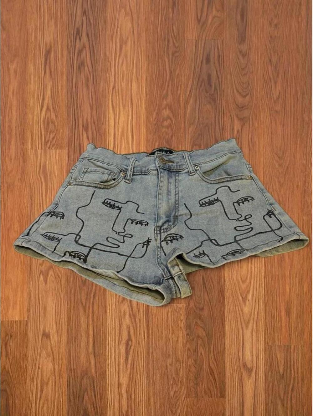 Akira Denim Shorts Black Abstract Art Graphic 11 Inch Length Streetwear Y2K